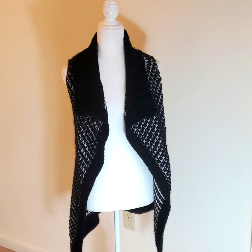 Berretti black amd white sleeveless cardigan